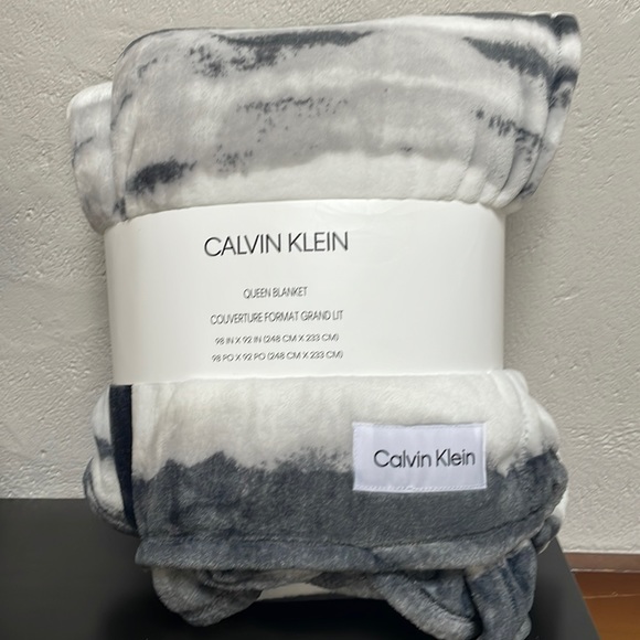 Calvin Klein- blanket - Picture 2 of 4